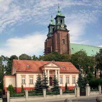Bazylika prymasowska w Gnie�nie