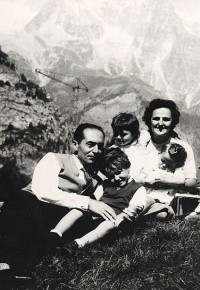 Święta Joanna Beretta Molla z rodziną Święta Joanna Beretta Molla z rodziną