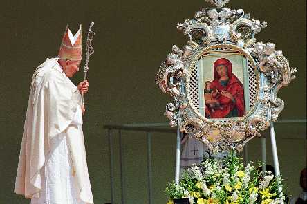 �w. Jan Pawe� II przed ikon� MB �askawej z Krzeszowa, Legnica, 2 czerwca 1997 r.