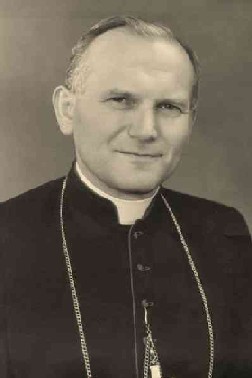 Biskup Karol Wojtyła z matką Biskup Karol Wojtyła