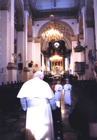 �w. Jan Pawe� II w katedrze w Zamo�ciu, 12 wrze�nia 1999 r.